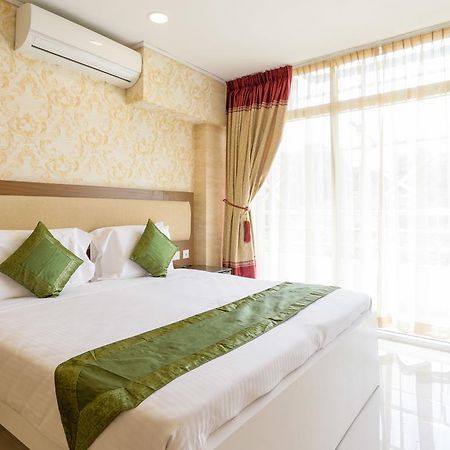Heaven Gardens Hotel Kochi Bagian luar foto