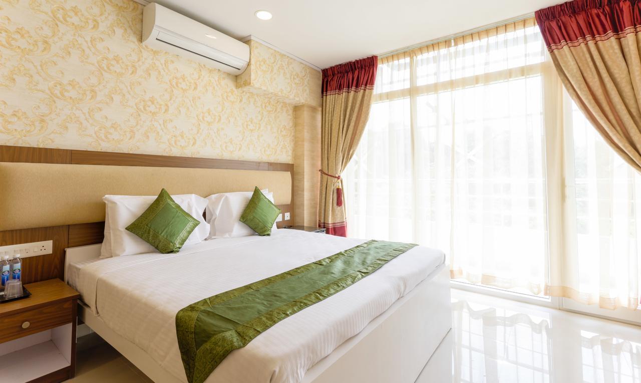 Heaven Gardens Hotel Kochi Bagian luar foto