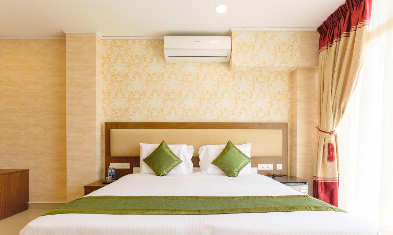 Heaven Gardens Hotel Kochi Bagian luar foto